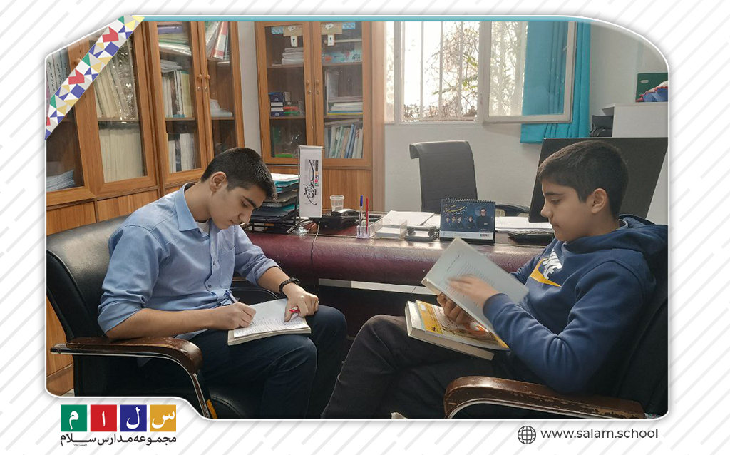 ادامه تجهیز و تکمیل کتابخانه مدرسه توسط دانش آموزان خوش ذوق و اهل مطالعه پایه دهم در دبیرستان سلام ایران‌زمین