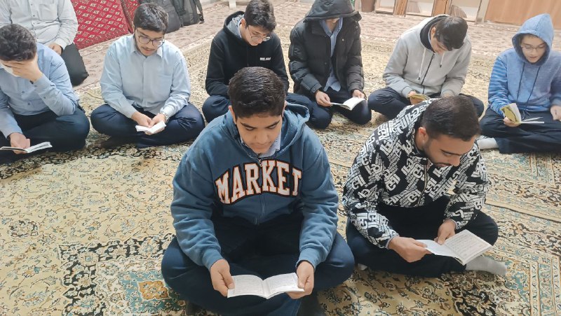 مراسم پرفیض زیارت عاشورا در دبیرستان ایرانزمین (دوره دوم)