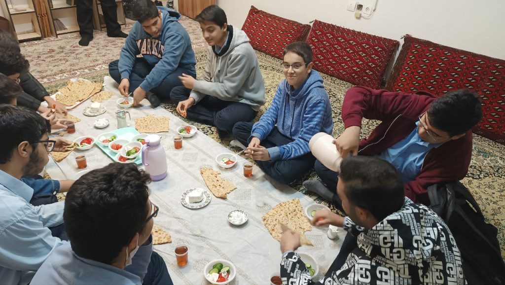 مراسم پرفیض زیارت عاشورا در دبیرستان ایرانزمین (دوره دوم)