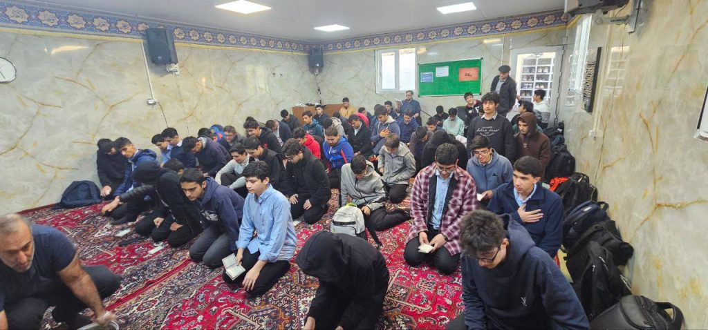 مراسم زیارت عاشورا و عزاداری حضرت زهرا (سلاماللهعلیها) در دبیرستان سلام تجریش