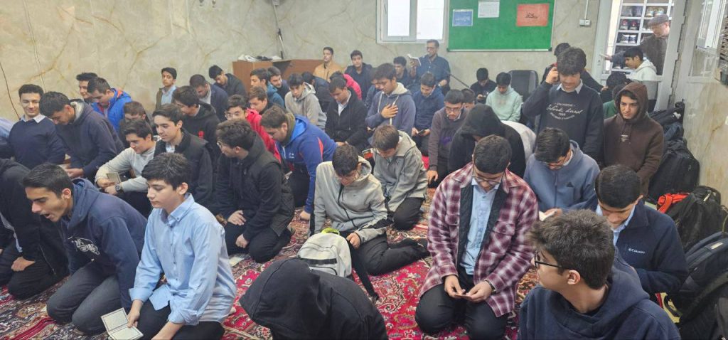 مراسم زیارت عاشورا و عزاداری حضرت زهرا (سلام‌الله‌علیها) در دبیرستان سلام تجریش