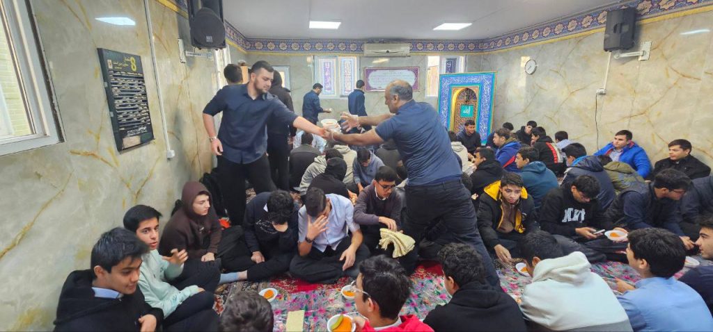 مراسم زیارت عاشورا و عزاداری حضرت زهرا (سلام‌الله‌علیها) در دبیرستان سلام تجریش