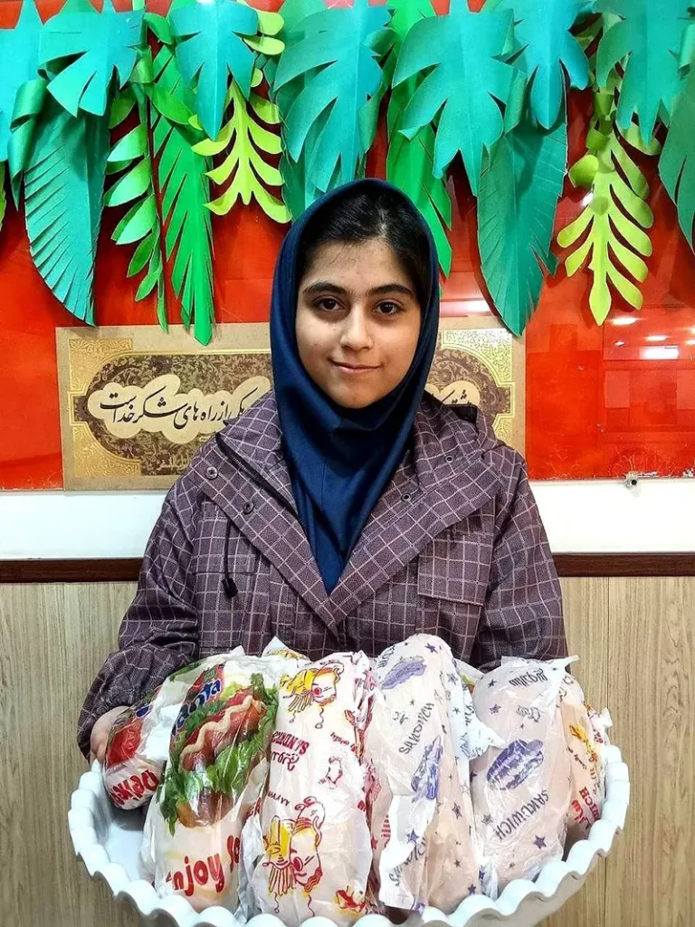 برگزاری مراسم معنوی زیارت عاشورا در دبیرستان دخترانه سلام رسالت