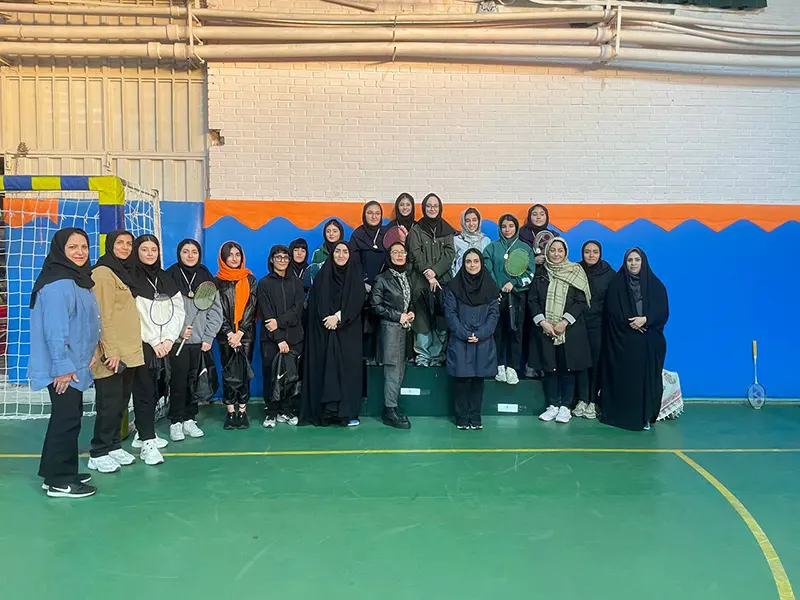 درخشش دانشآموزان دبیرستان دوره دوم دخترانه سلام ونک در مسابقات بدمینتون منطقه ۳