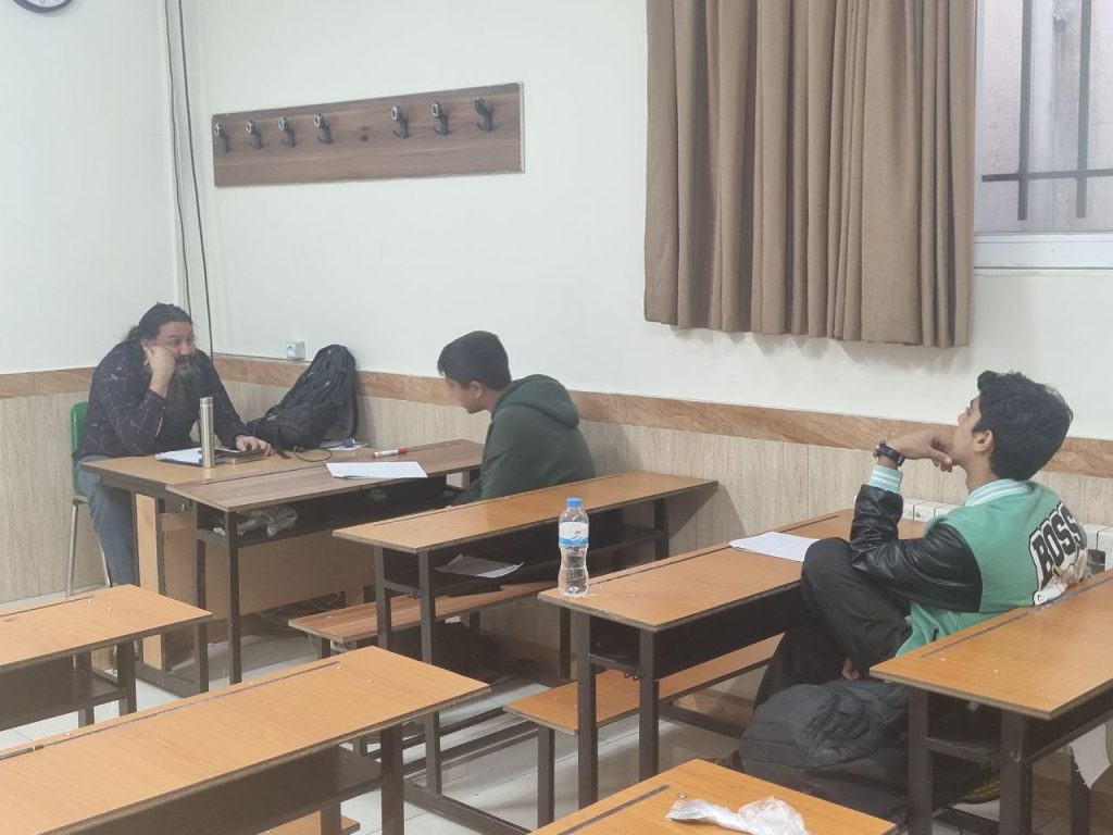 برگزاری کلاسهای نمایش صحنه ای و مکانیک خودرو در محل دبیرستان سلام شهید زین الدین