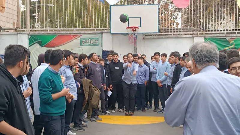 برگزارى مسابقات آمادگى جسمانى در دبيرستان سلام ايران زمين دوره دوم