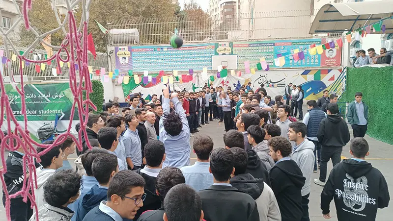 برگزارى مسابقات آمادگى جسمانى در دبيرستان سلام ايران زمين دوره دوم