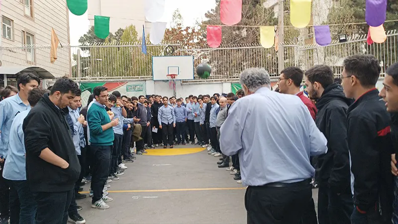 برگزارى مسابقات آمادگى جسمانى در دبيرستان سلام ايران زمين دوره دوم