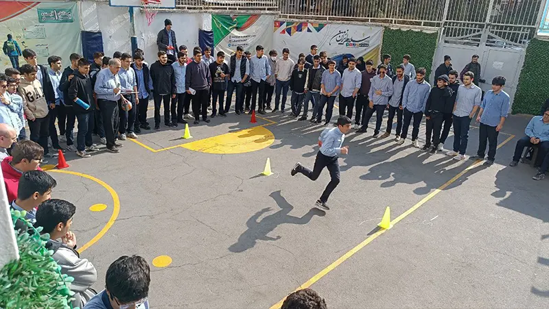 برگزارى مسابقات آمادگى جسمانى در دبيرستان سلام ايران زمين دوره دوم