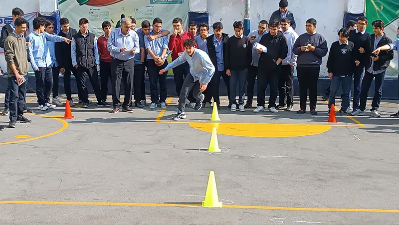 برگزارى مسابقات آمادگى جسمانى در دبيرستان سلام ايران زمين دوره دوم