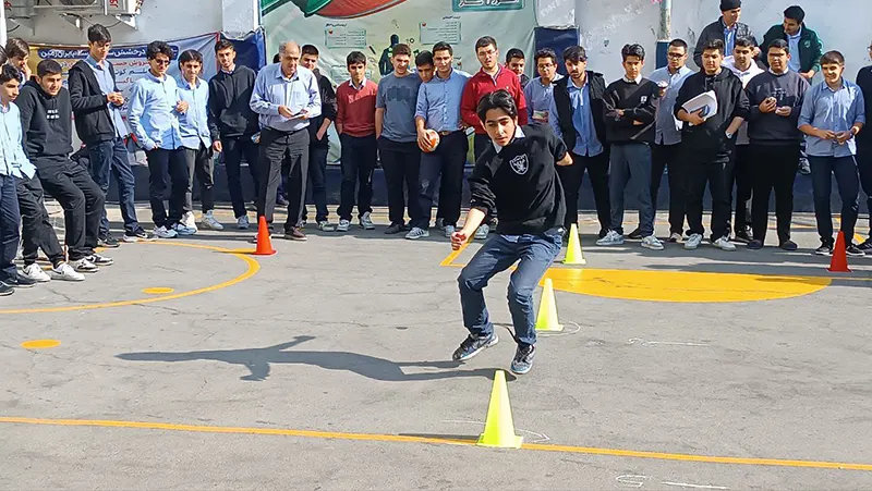 برگزارى مسابقات آمادگى جسمانى در دبيرستان سلام ايران زمين دوره دوم