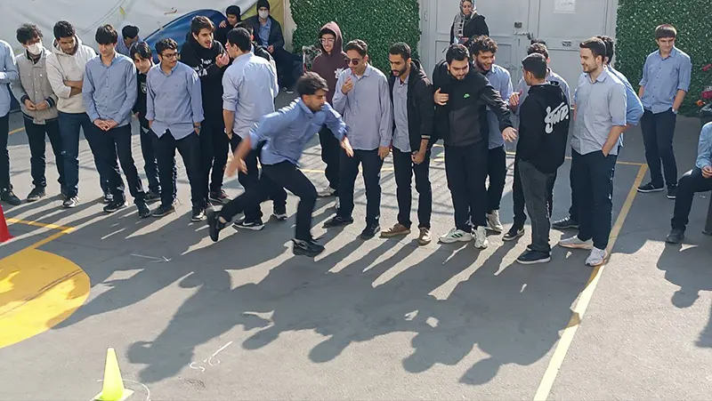 برگزارى مسابقات آمادگى جسمانى در دبيرستان سلام ايران زمين دوره دوم