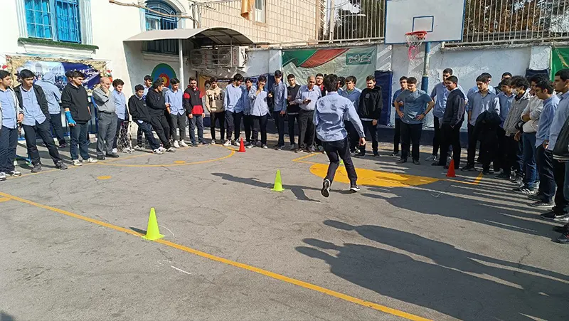 برگزارى مسابقات آمادگى جسمانى در دبيرستان سلام ايران زمين دوره دوم