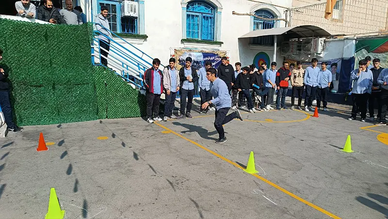 برگزارى مسابقات آمادگى جسمانى در دبيرستان سلام ايران زمين دوره دوم