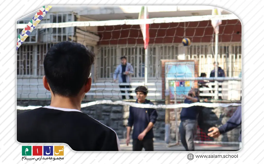 گزارش تصویری از رقابت توپ و تور دبیرستان سلام دیباجی در لیگ والیبال درون مدرسه ای
