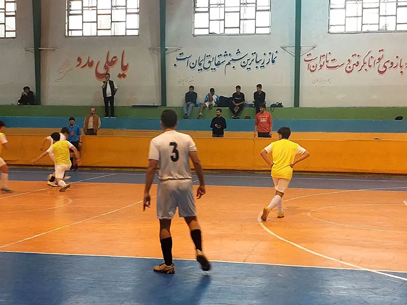 پیروزی تیم فوتبال دبیرستان سلام تجریش در نخستین دیدار رقابت های منطقه ۱ تهران