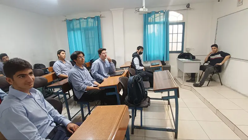 برگزاری کلاسهای پژوهشی، طراحی سایت و رباتیک در دبیرستان سلام ایران زمین دوره دوم