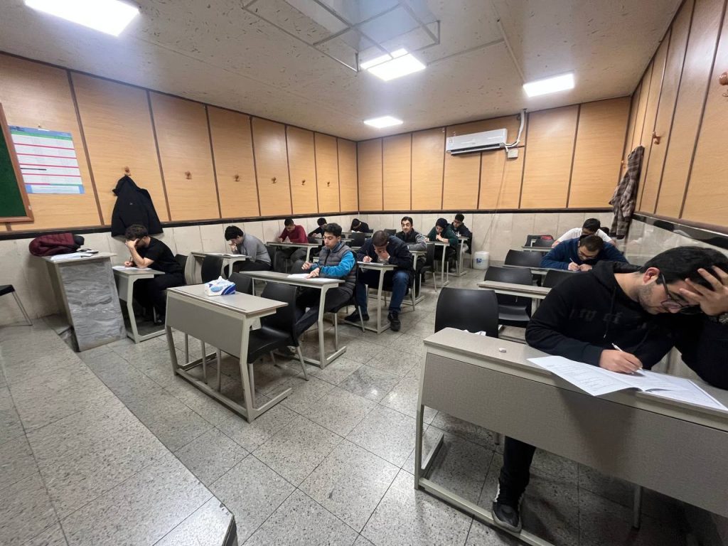 برگزاری آزمون جامع ۶ مدارس برتر پایه دوازدهم دوره ۲۲ در دبیرستان سلام تجریش