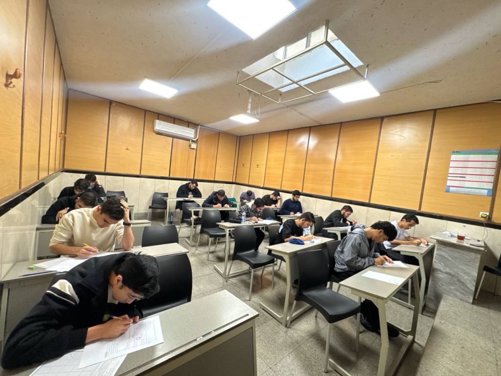 برگزاری آزمون جامع ۶ مدارس برتر پایه دوازدهم دوره ۲۲ در دبیرستان سلام تجریش