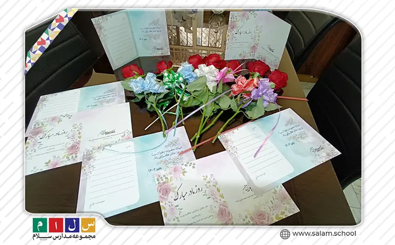 اهدای یادبود روز مادر به دانش‌آموزان به مناسبت ولادت حضرت فاطمه سلام‌الله‌علیها در مدرسه سلام ایران‌زمین