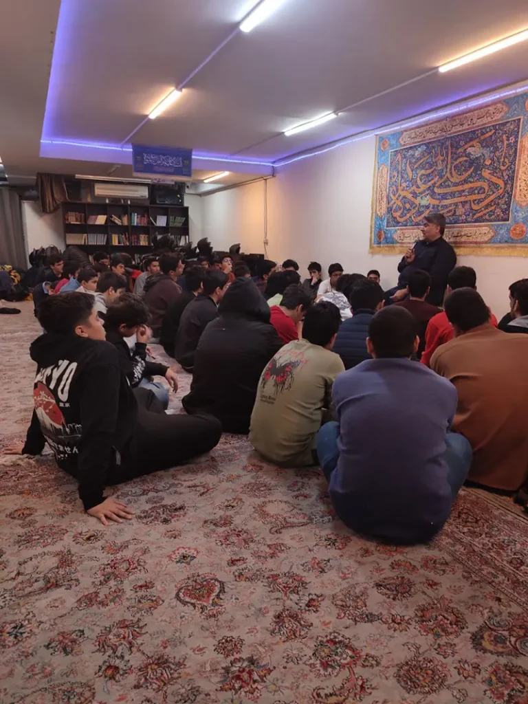 برگزاری مراسم گرامیداشت روز مادر در دبیرستان سلام نجم الثاقب