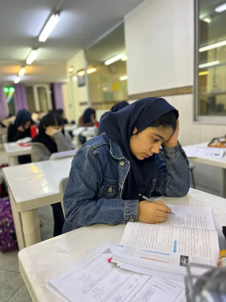 گزارش تصویری از اردو مطالعاتی عصر آذر ماه رشته ریاضی و تجربی در دبیرستان دوره دوم دخترانه سلام ونک