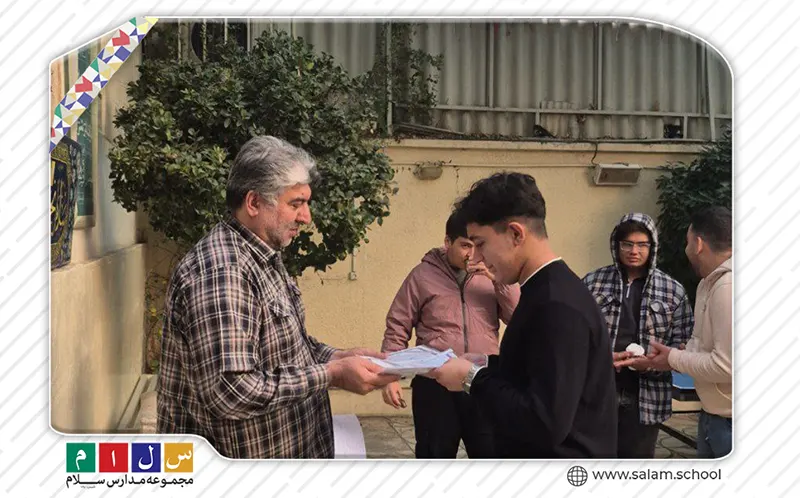 اهدای جوایز فرهنگی به دانش‌آموزان دبیرستان سلام نجم‌الثاقب
