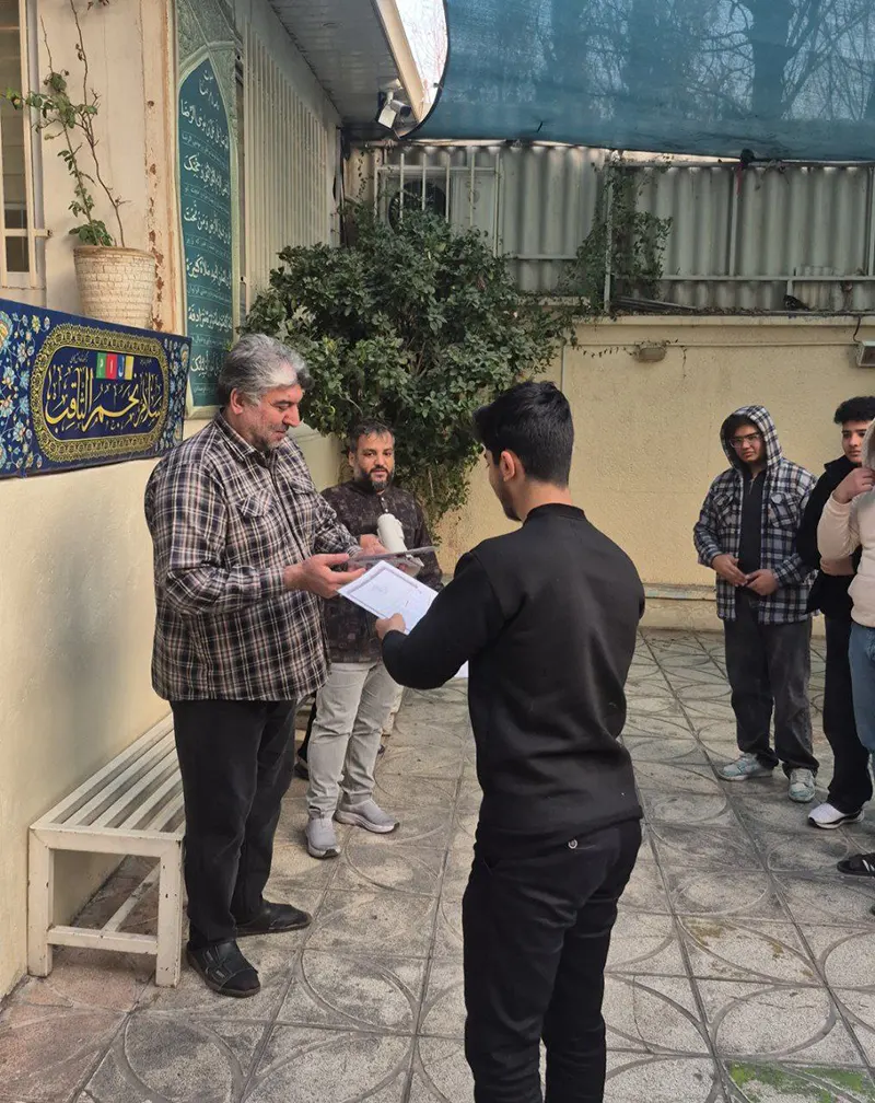 اهدای جوایز فرهنگی به دانشآموزان دبیرستان سلام نجمالثاقب