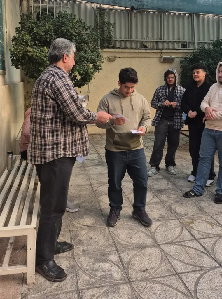 اهدای جوایز فرهنگی به دانشآموزان دبیرستان سلام نجمالثاقب