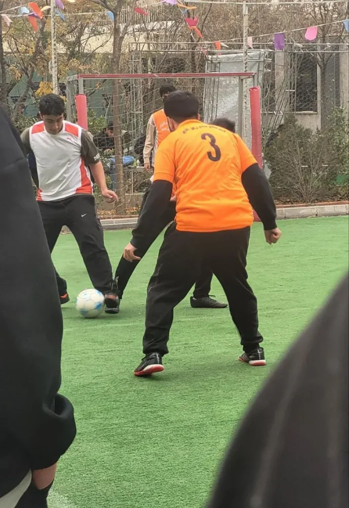 دیدار فوتبال نوشمک سازان و فولاد سیتی در جام قهرمانان دبیرستان سلام شهید زین الدین