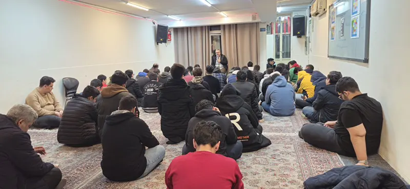 برگزاری مراسم زنگ توسل و زیارت عاشورا در دبیرستان سلام نجمالثاقب