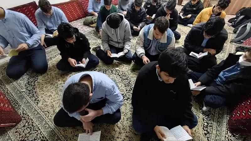 برگزاری زیارت عاشورا در دبیرستان سلام ایرانزمین