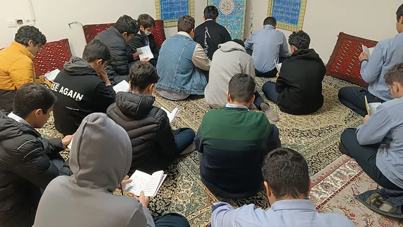 برگزاری زیارت عاشورا در دبیرستان سلام ایرانزمین