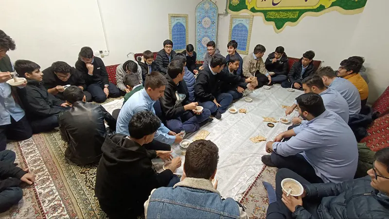 برگزاری زیارت عاشورا در دبیرستان سلام ایرانزمین