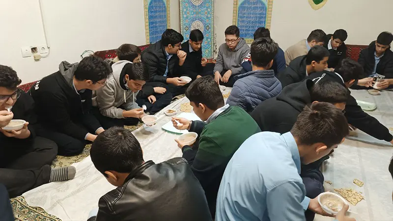 برگزاری زیارت عاشورا در دبیرستان سلام ایرانزمین