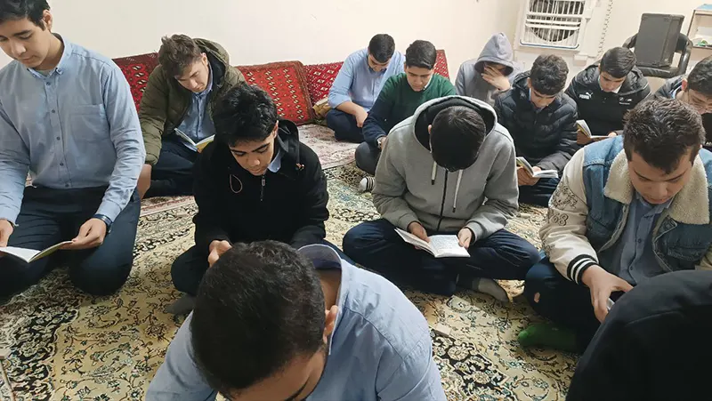 برگزاری زیارت عاشورا در دبیرستان سلام ایرانزمین