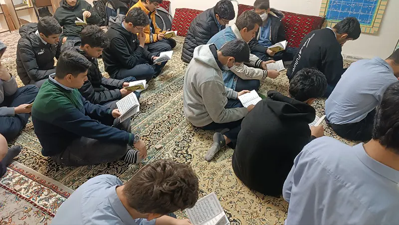 برگزاری زیارت عاشورا در دبیرستان سلام ایرانزمین