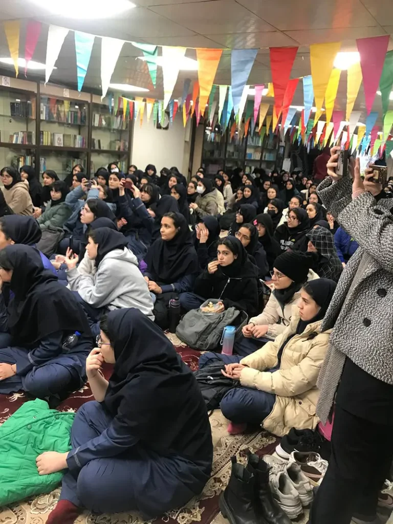 برگزاری مراسم شب یلدا در دبیرستان دخترانه دوره دوم سلام ونک