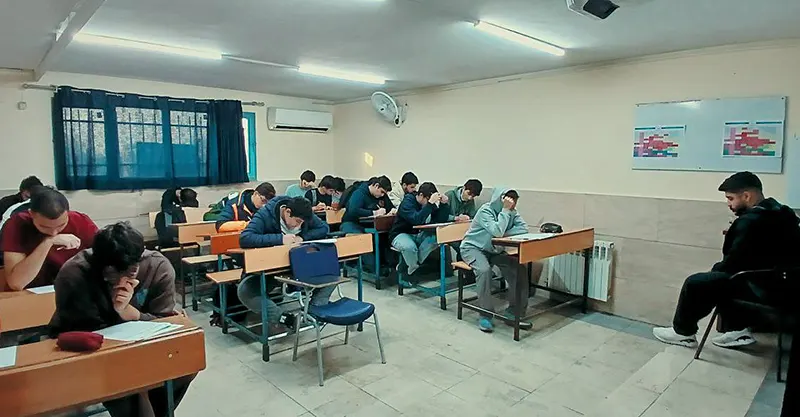 شروع آزمون های پایان ترم اول دبیرستان سلام صادقیه دوره دوم از سه شنبه ۲ دی ماه ۱۴۰۴