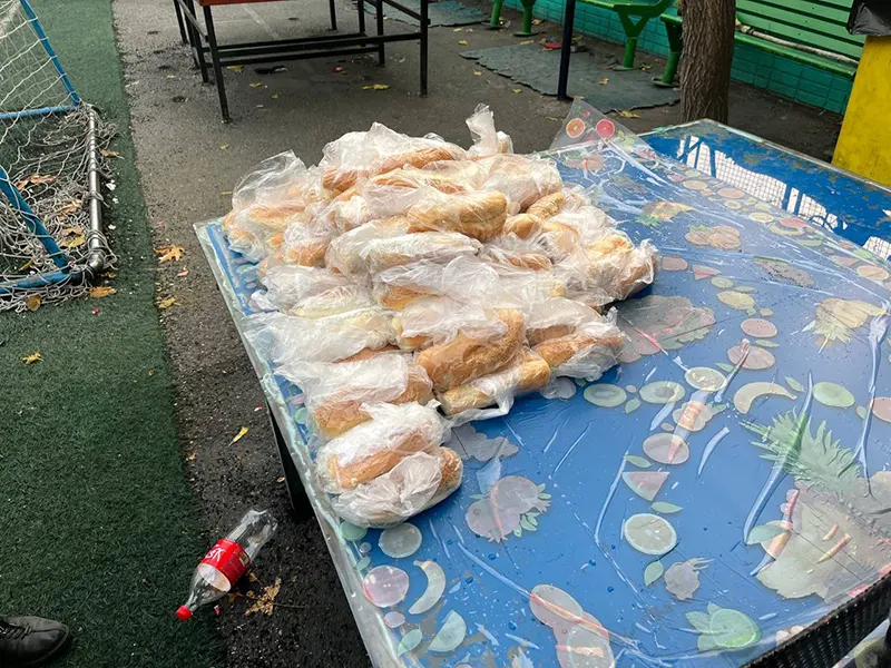 پذیرایی عصرانه اردوی مطالعاتی دی ماه پایه دوازدهم دوره ۲۲ دبیرستان سلام تجریش