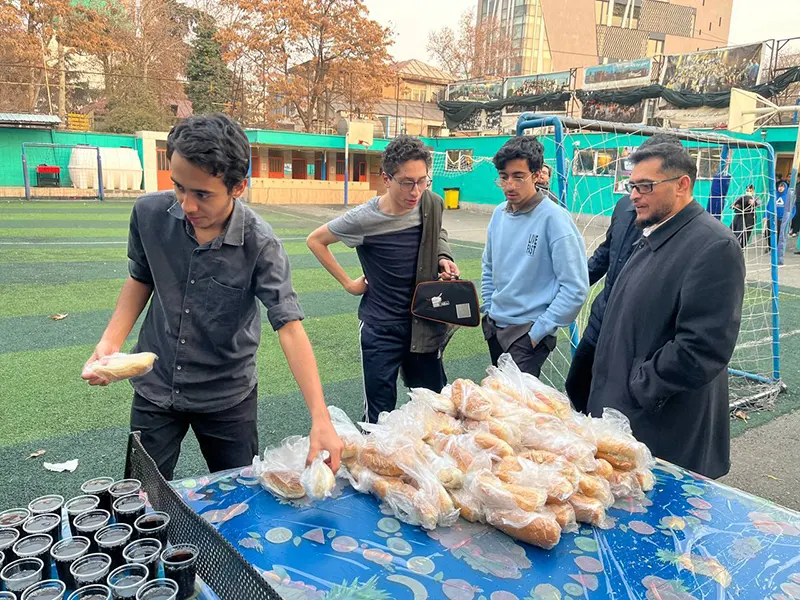 پذیرایی عصرانه اردوی مطالعاتی دی ماه پایه دوازدهم دوره ۲۲ دبیرستان سلام تجریش