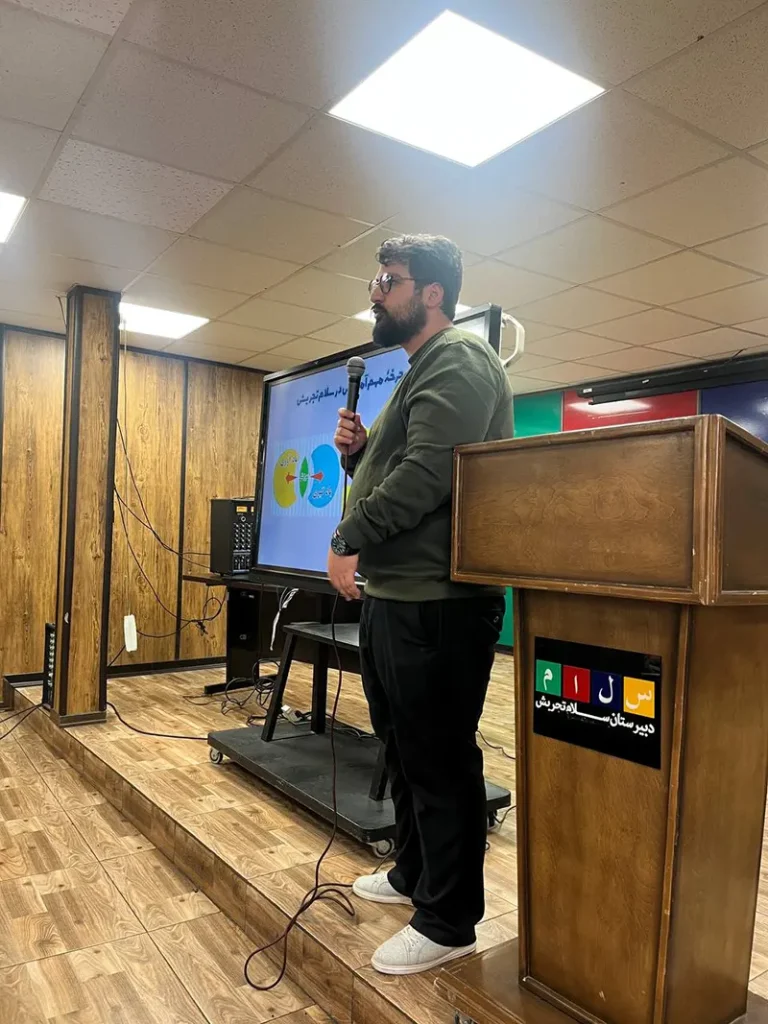 جلسه مهم اولیا و توزیع کارنامه نوبت اول پایه دهم دبیرستان سلام تجریش؛ گامی به سوی موفقیت تحصیلی