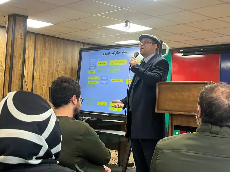 جلسه مهم اولیا و توزیع کارنامه نوبت اول پایه دهم دبیرستان سلام تجریش؛ گامی به سوی موفقیت تحصیلی