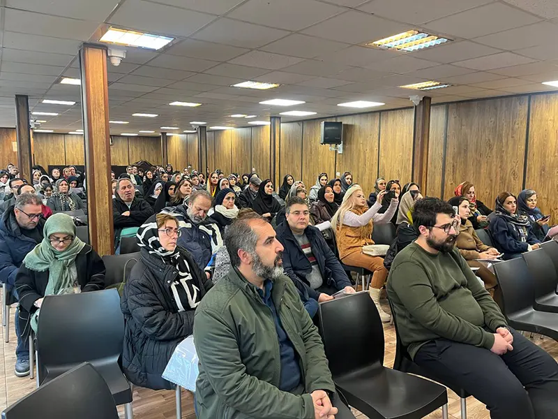 جلسه مهم اولیا و توزیع کارنامه نوبت اول پایه دهم دبیرستان سلام تجریش؛ گامی به سوی موفقیت تحصیلی