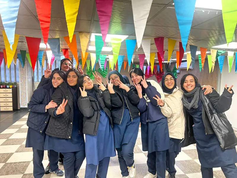 اردوی مطالعاتی کنکور 1405 در هوای برفی دبیرستان دوره دوم دخترانه سلام ونک