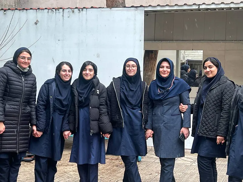 اردوی مطالعاتی کنکور 1405 در هوای برفی دبیرستان دوره دوم دخترانه سلام ونک