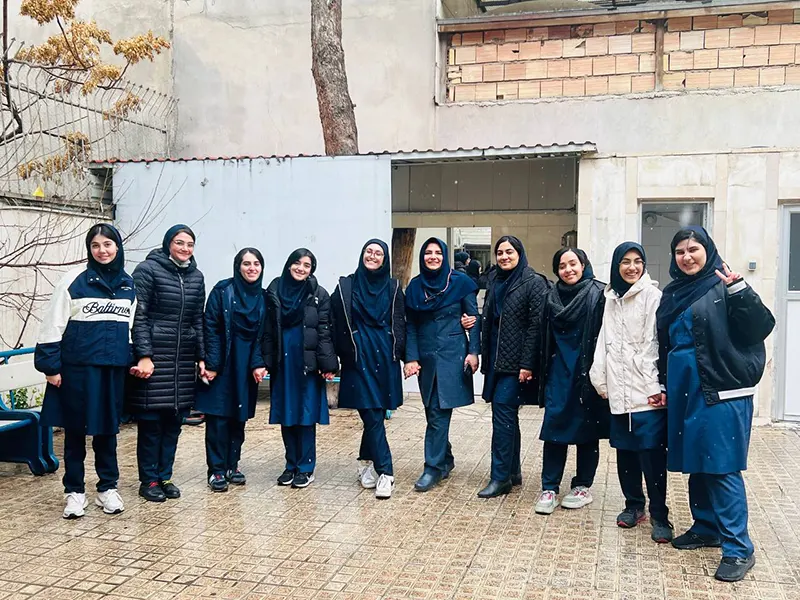 اردوی مطالعاتی کنکور 1405 در هوای برفی دبیرستان دوره دوم دخترانه سلام ونک