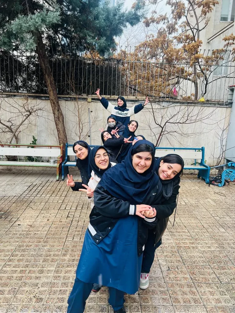 اردوی مطالعاتی کنکور 1405 در هوای برفی دبیرستان دوره دوم دخترانه سلام ونک