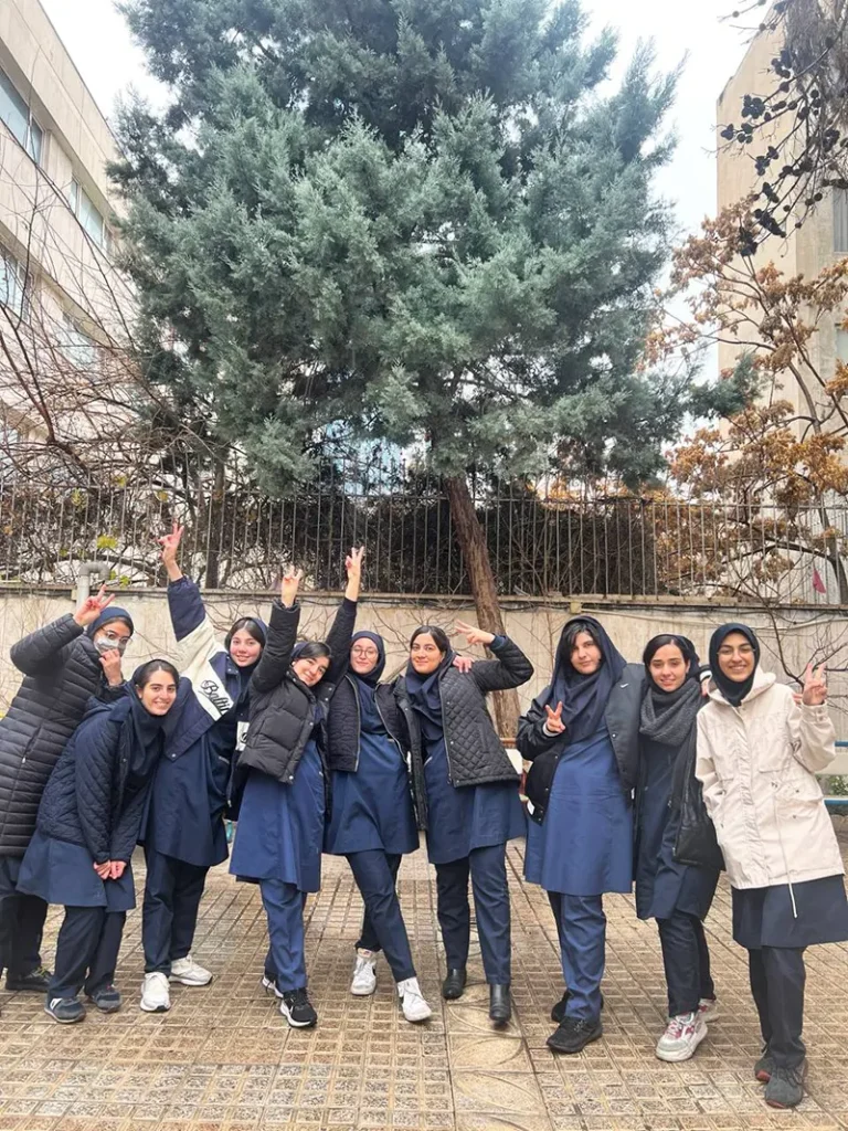 اردوی مطالعاتی کنکور 1405 در هوای برفی دبیرستان دوره دوم دخترانه سلام ونک