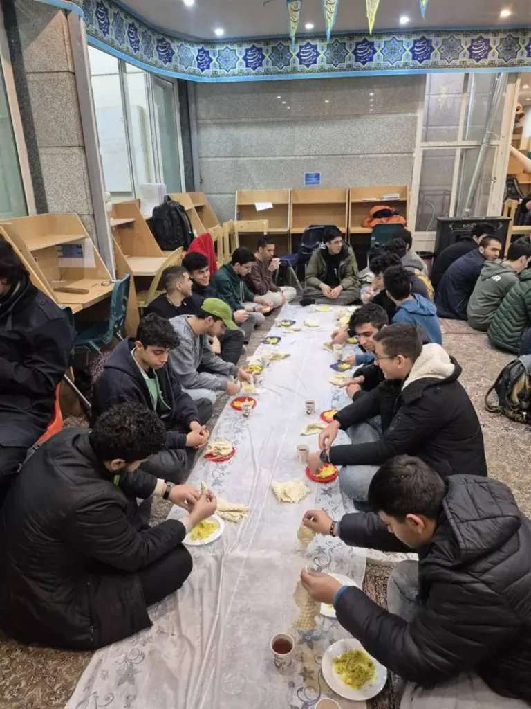 برگزاری باشکوه مراسم قرائت دعای عهد و جشن مهدویت در دبیرستان شهید زینالدین